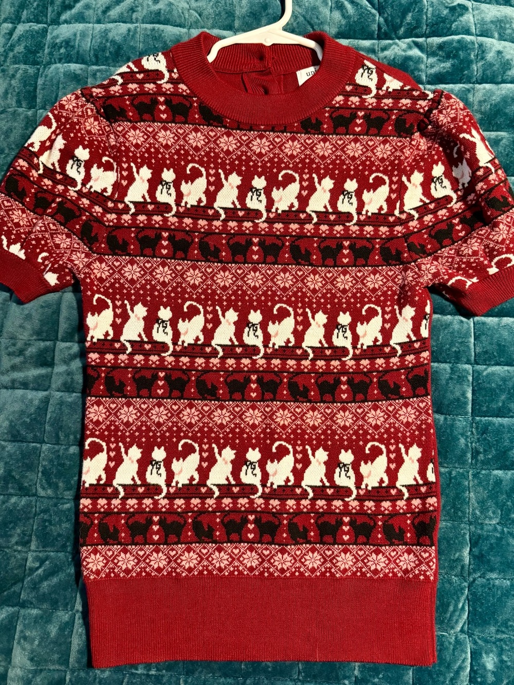 Unique Vintage Red Cat Pattern Crewneck Sweater